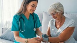 Cure domiciliari: tutti i motivi per cui conviene usufruirne