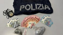 30ENNE GAMBIANO SORPRESO CON MARIJUANA E ARRESTATO IN VIA TOMMASEO.
IN CASA NASCONDEVA LA DROGA NEL MATERASSO