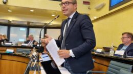 Pavanetto (FdI): “Via del Mare: continuano le inutili barricate a colpi di mozioni del partito del no sull’importante infrastruttura di cui il territorio e l’economia hanno bisogno”