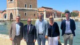 Pavanetto (FdI): “Visita istituzionale ai cantieri all’Arsenale di Venezia, investimento culturale preziosissimo che darà ancora più spessore internazionale a Venezia e alla Regione Veneto e vedrà valorizzare importanti spazi oggi inutilizzati”