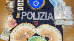 QUESTURA DI PADOVA: DETENEVA IN CASA 1.5 KG DI HASHISH, € 17.400 ED UN LINGOTTO D’ORO. ARRESTATO E TRADOTTO IN CARCERE