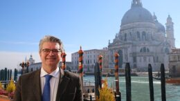 Politica –  Zanoni (Pd): “Appalti pulizie sedi Regione Veneto. Emerge una zona grigia, ma da assessore Calzavara e dagli uffici non arrivano spiegazioni chiare”
