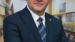Presidente Ciambetti, “E’ inaccettabile attaccare i contingenti della missione Unifil in Libano come fossero gruppi terroristici o militari di Hezbollah: la mia solidarietà ai Caschi Blu italiani”