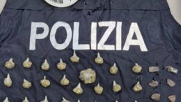 CHIUSURA PER 20 GIORNI DI UN PUBBLICO ESERCIZIO TIPO MINIMARKET ALL’ARCELLA.
AL SUO INTERNO CONTROLLATI PREGIUDICATI E CITTADINI STRANIERI IRREGOLARI, CON PRECEDENTI IN MATERIA DI STUPEFACENTI E RESISTENZA A PUBBLICO UFFICIALE