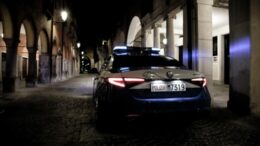 LA POLIZIA DI STATO RINTRACCIA IN VIA BELZONI AL PORTELLO, IL GIOVANE, 19ENNE CITTADINO MAROCCHINO IRREGOLARE, CHE DURANTE LA RISSA DEL 13 NOVEMBRE IN VIA ALTINATE AVEVA AGGREDITO E SPACCATO UNA SEDIA IN TESTA AD ALTRO RAGAZZO.
