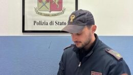 LA POLIZIA DI STATO NELLA NOTTE DI SANTO STEFANO RINTRACCIA E BLOCCA 4 RAGAZZI TUNISINI, DI CUI DUE MINORENNI, CHE HANNO MINACCIATO CON SPRAY AL PEPERONCINO E COLTELLO ADDETTO SICUREZZA LOCALE PUBBLICO