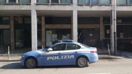 QUESTURA DI PADOVA: LA POLIZIA DI STATO ARRESTA 28ENNE NIGERIANO IRREGOLARE PER SPACCIO DI DROGA E DENUNCIA UN 24ENNE TUNISINO IRREGOLARE CHE DETENEVA DROGA IN ZONA PARCO DELLE FARFALLE.