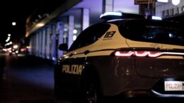32ENNE NIGERIANO ARRESTATO PER DUPLICE TENATO OMICIDIO CONTRO DUE POLIZIOTTI. AGENTE GLI SPARA AD UNA GAMBA PER FERMARLO