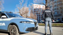 LA POLIZIA DI STATO ARRESTA QUATTRO PERSONE. TRE CITTADINI EXTRACOMUNITARI, UN NIGERIANO, UN TUNISINO IRREGOLARI ED UN EGIZIANO PER SPACCIO DI EROINA, COCAINA ED HASHISH, BLOCCATI RISPETTIVAMENTE IN CITTA’. ARRESTATO ANCHE UN CITTADINO ROMENO RICERCATO