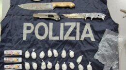 LA POLIZIA DI STATO EFFETTUA CONTROLLI ANTIDROGA ALL’ARCELLA. ARRESTATI TRE RAGAZZI PER SPACCIO DI DROGA, SEQUESTRATA COCAINA, HASHISH E MARIJUANA