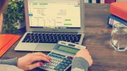 Esternalizzare la gestione delle buste paga: vantaggi per le aziende