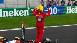 Hamilton vince la Sprint Race a Shanghai, pole a Piastri
