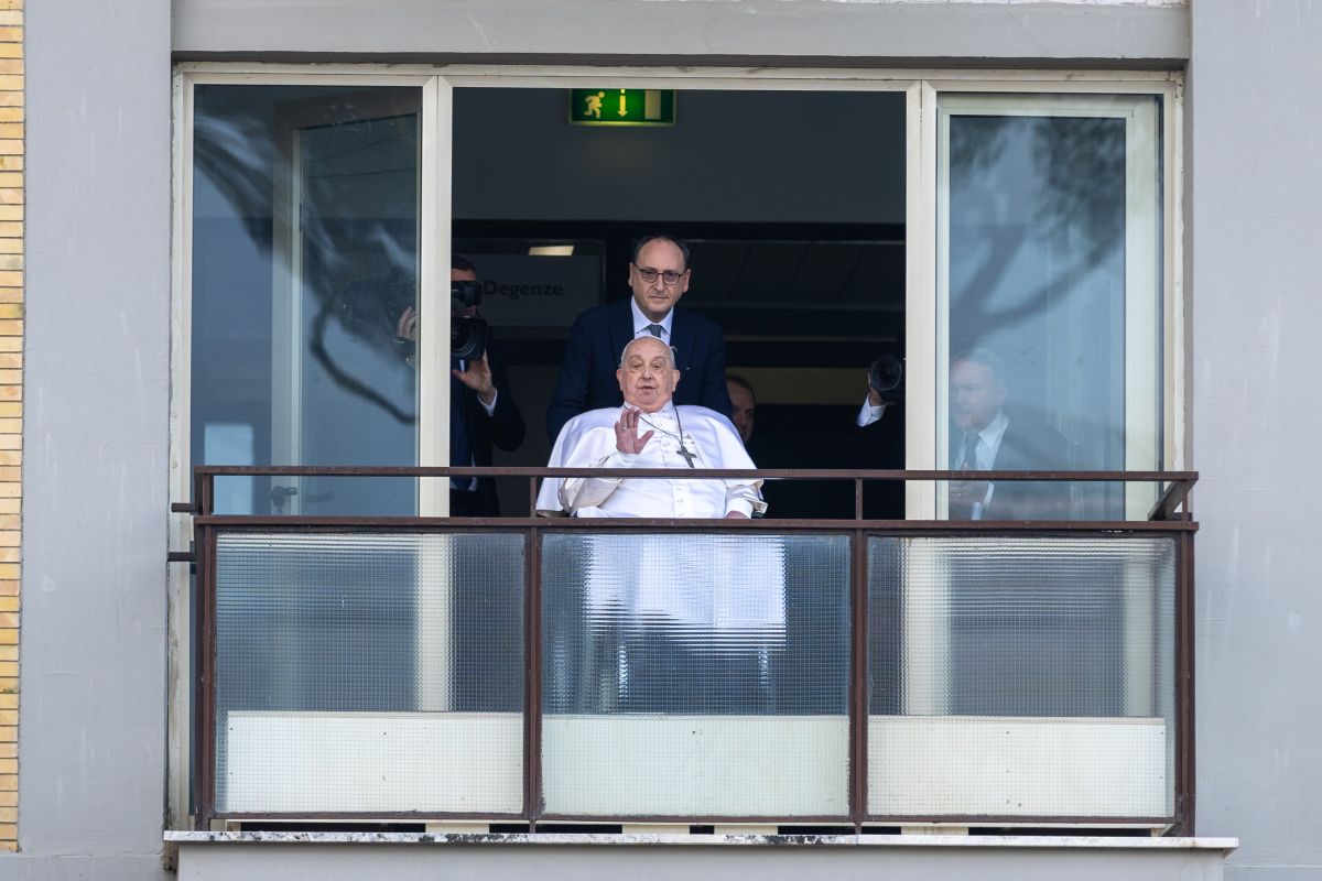 Papa Francesco “Grazie per vostre preghiere, ditele anche per la pace” Papa Francesco “Grazie per vostre preghiere, ditele anche per la pace”