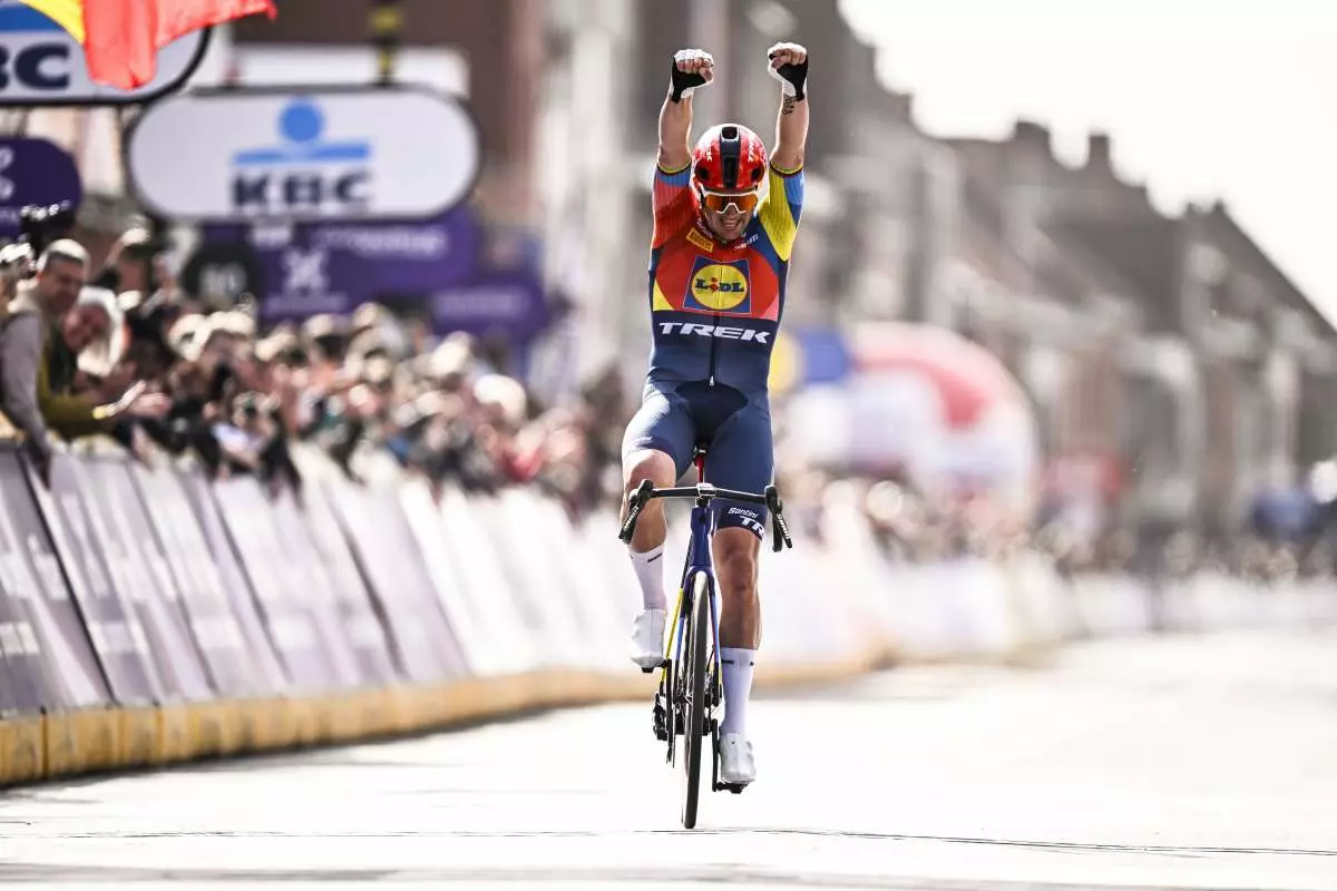 Terzo trionfo per Pedersen alla Gand-Wevelgem, Milan sul podio Terzo trionfo per Pedersen alla Gand-Wevelgem, Milan sul podio