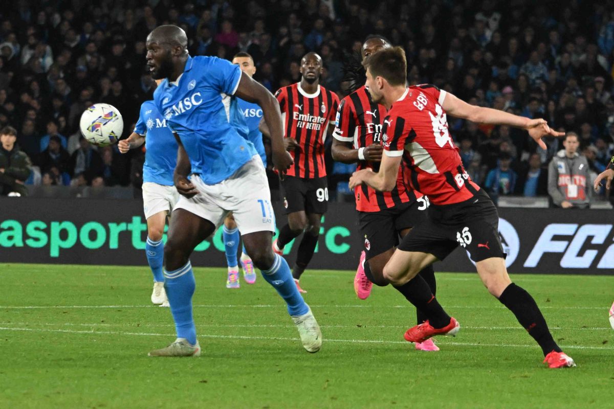 Il Napoli piega il Milan 2-1 e resta a -3 dall’Inter Il Napoli piega il Milan 2-1 e resta a -3 dall’Inter