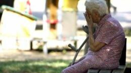 Truffe agli anziani, l’allarme: “Minano autostima e salute”