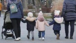 “Ai figli solo il cognome della madre”, la proposta di Franceschini