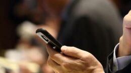 Cancro per uso prolungato cellulare, sentenza a Ivrea