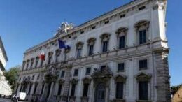 Fine vita: il suicidio assistito domani al vaglio della Consulta, si può scegliere di morire se non ancorati a supporto meccanico?