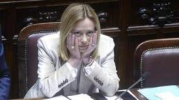 Ue, Meloni attacca su Ventotene. Opposizioni: “Oltraggio”