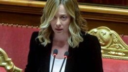 Meloni: “Sosteniamo sforzo Trump per la pace. No a rappresaglie sui dazi”