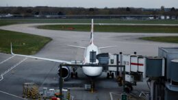 Heathrow, aeroporto riapre dopo incendio: prime partenze
