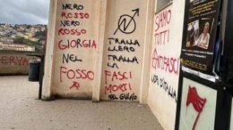 “Giorgia nel fosso”, scritte contro Meloni sui muri del teatro di Ozieri