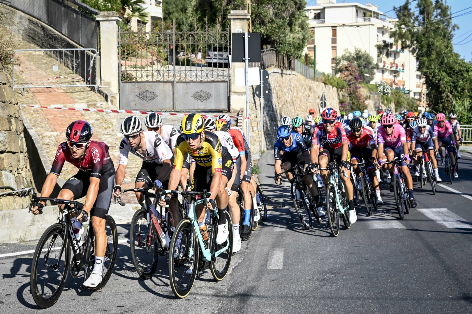 Milano-Sanremo, al via Philipsen, Pogacar, Ganna e Milan Milano-Sanremo, al via Philipsen, Pogacar, Ganna e Milan