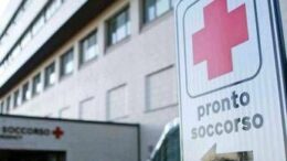 Schiacciato dalla sua auto messa in moto da bimbo, dichiarata morte cerebrale