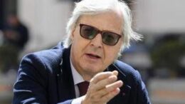 Sgarbi e la depressione, la psicologa: “Sofferenza grande, sua volontà va rispettata”