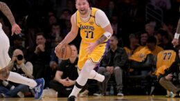 L’ex Doncic affonda Dallas e porta i Lakers ai playoff