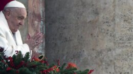 Ogni 15 secondi radio e tv parlano della salute del Papa