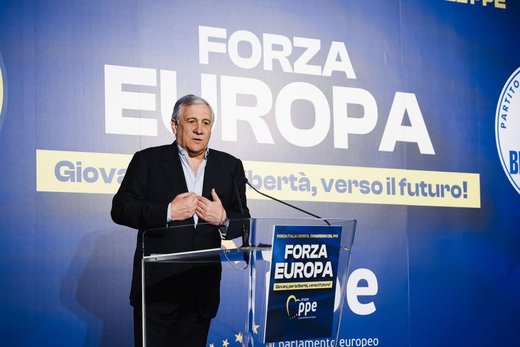 Dazi, Tajani “Niente panico, evitare di reagire con ritorsioni a catena” Dazi, Tajani “Niente panico, evitare di reagire con ritorsioni a catena”