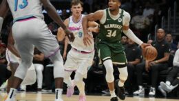 Nba, Antetokounmpo trascina i Bucks a Miami
