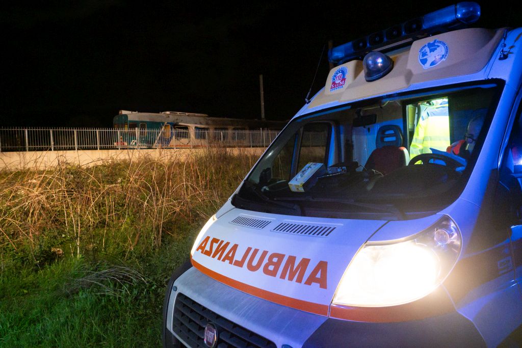 Auto contro un albero, morti quattro giovanissimi nel tarantino Auto contro un albero, morti quattro giovanissimi nel tarantino