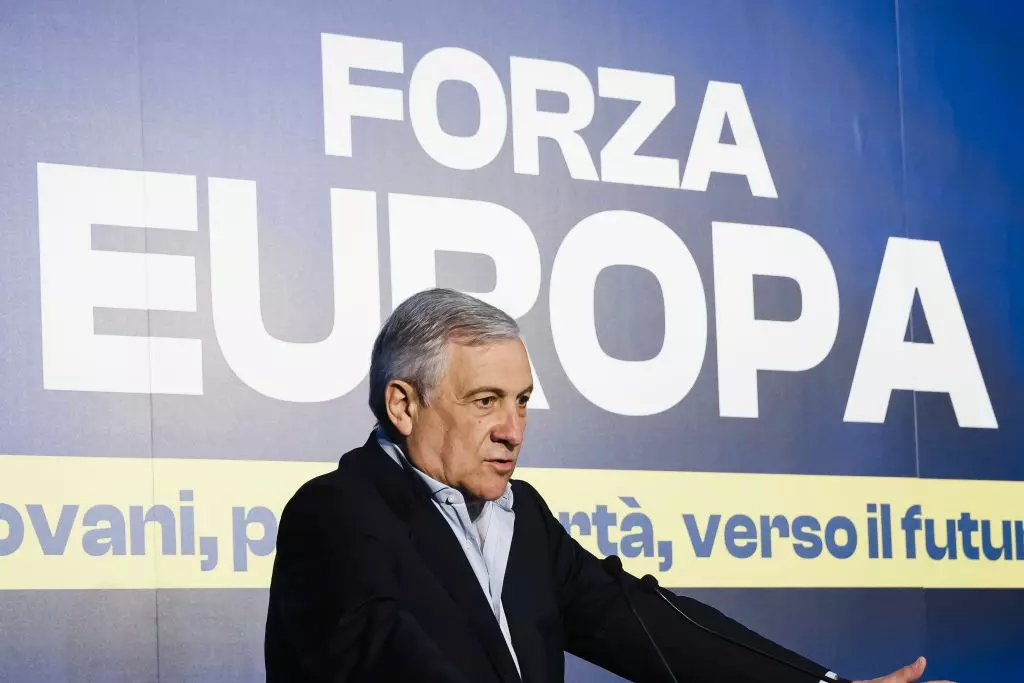 Tajani “Ue compatta per azzerare i dazi” Tajani “Ue compatta per azzerare i dazi”