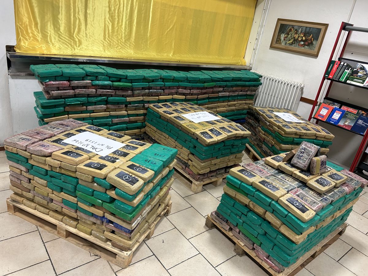 Cocaina dal Sud America, maxi sequestro al porto di Livorno Cocaina dal Sud America, maxi sequestro al porto di Livorno