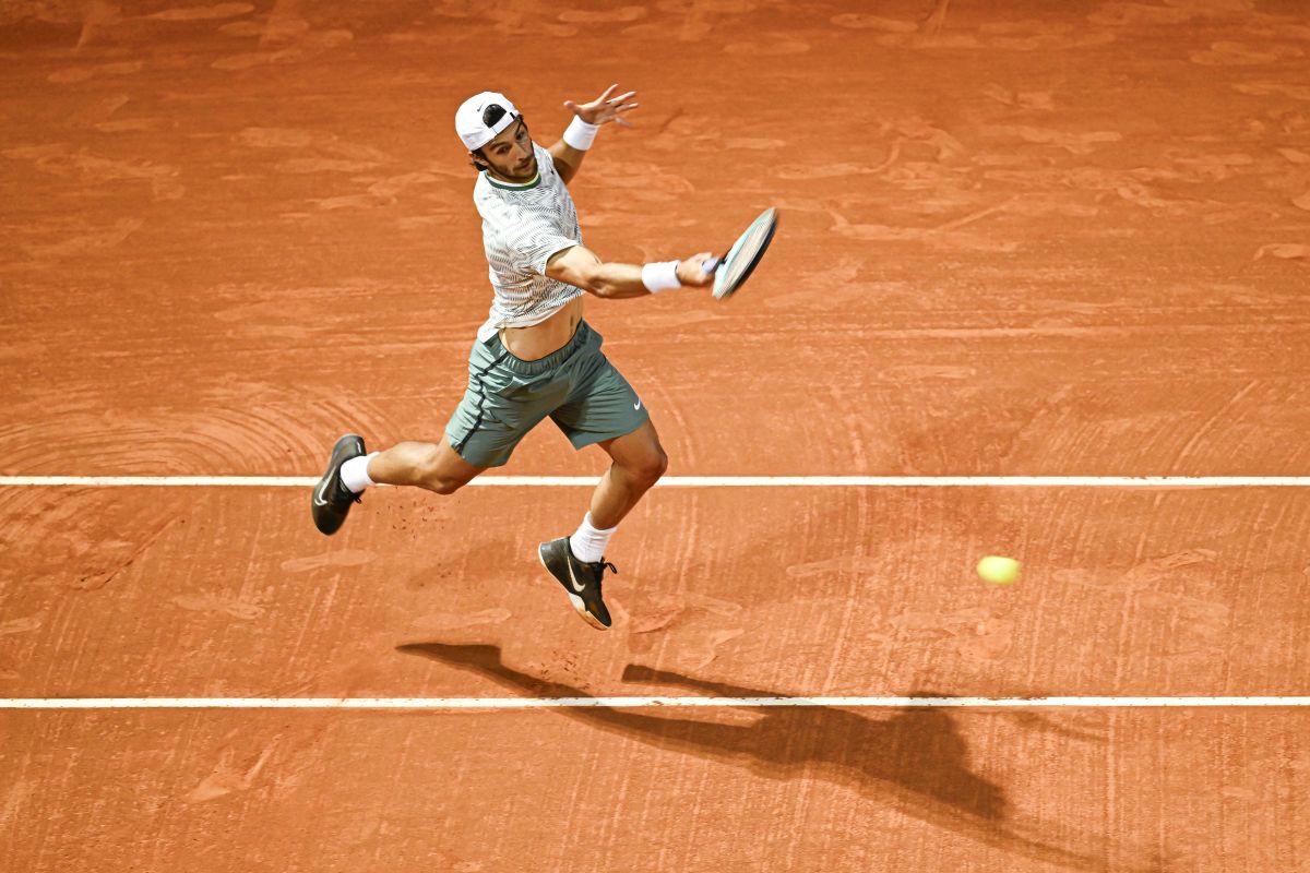 Musetti batte Tsitsipas e vola in semifinale a Montecarlo Musetti batte Tsitsipas e vola in semifinale a Montecarlo