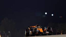 Piastri in pole in Bahrain davanti a Russell, terzo Leclerc