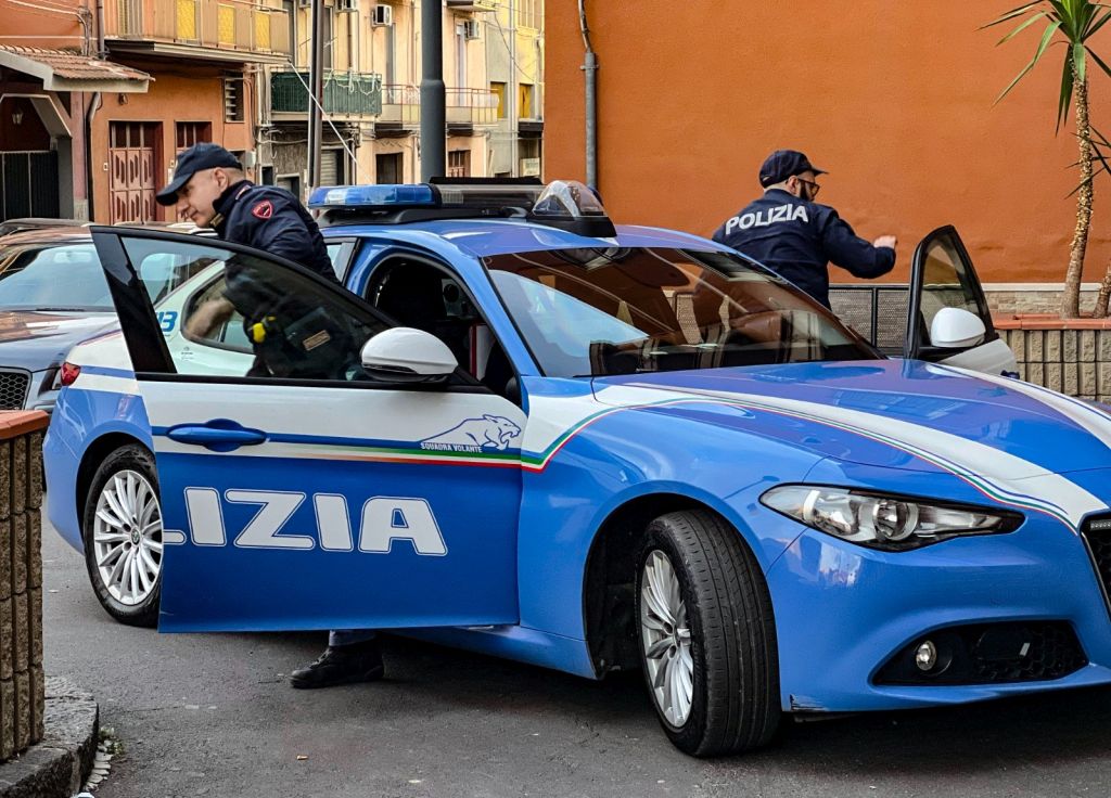 Camorra, arrestati a Napoli 12 esponenti di due clan a Pianura Camorra, arrestati a Napoli 12 esponenti di due clan a Pianura