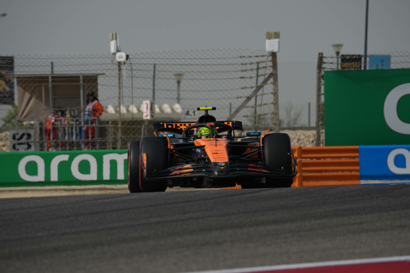 Dominio McLaren nelle prime libere del Bahrain, la Ferrari insegue Dominio McLaren nelle prime libere del Bahrain, la Ferrari insegue