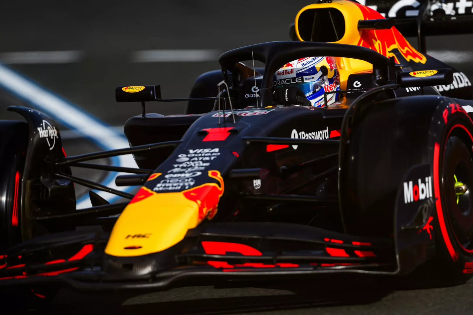 Verstappen in pole a Jeddah, Leclerc quarto e Norris a muro Verstappen in pole a Jeddah, Leclerc quarto e Norris a muro