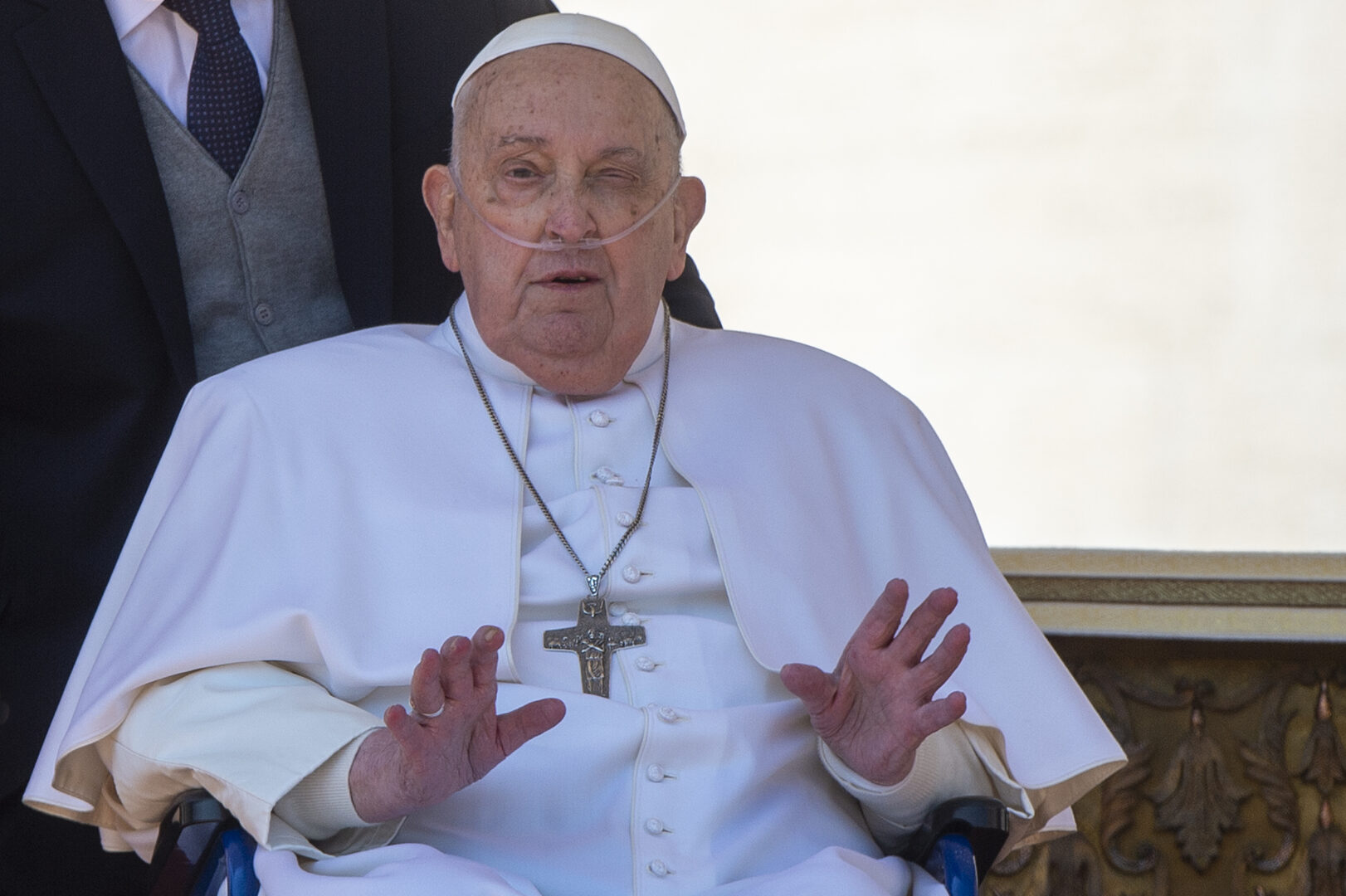 Papa Francesco appare a sorpresa in Piazza San Pietro “Buona domenica a tutti” Papa Francesco appare a sorpresa in Piazza San Pietro “Buona domenica a tutti”