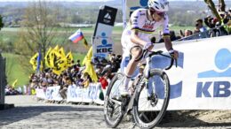 Pogacar inarrestabile, suo anche il Giro delle Fiandre