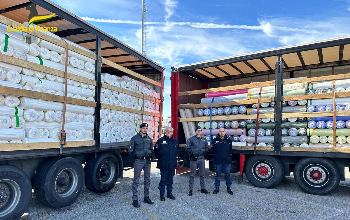 Sequestrate al porto di Venezia 900.000 dosi di medicinali illeciti Sequestrate al porto di Venezia 900.000 dosi di medicinali illeciti