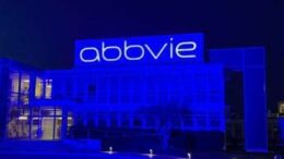 Giornata mondiale del Parkinson, AbbVie per ‘Spark the night’ si illumina di blu