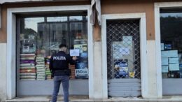 QUESTORE DISPONE SOSPENSIONE LICENZA PER 120 GIORNI DEL PUBBLICO ESERCIZIO BEPARI MINIMARKET IN RIVIERA BUSINELLO: TITOLARE NEL POMERIGGIO DI SABATO 12 APRILE VENDEVA UNA BOTTIGLIA DI VODKA A DUE RAGAZZE MINORENNI, 12 ANNI E MEZZO E 16 ANNI E MEZZO