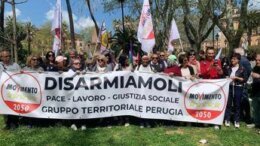 M5S, corteo a Roma contro il riarmo. Conte: “Piano è follia, in piazza per dire no”
