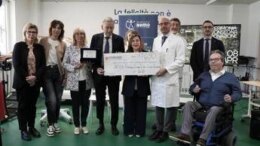 Malattie rare: Sla, consegnata al Centro Nemo di Trento la donazione Aisla