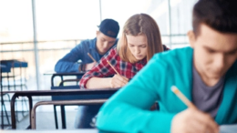 Come aiutare tuo figlio a superare l’ansia da rientro a scuola: sei strategie per i genitori